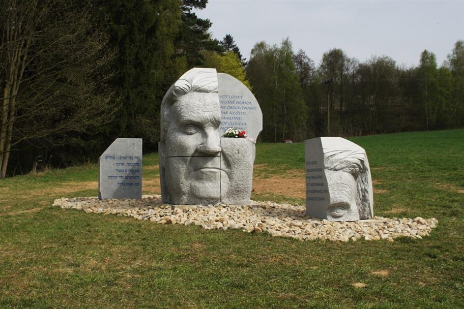 monument jaroslav hasek lipnice