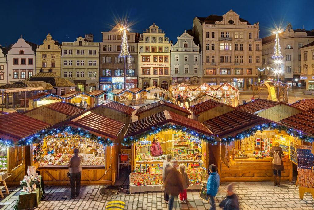 Kerstmarkt in Plzen Tsjechië